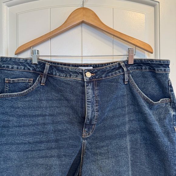 🌈 6/$60, Ava & Viv, Size 22, Blue, Medium Wash, Denim Shorts, 7” Inseam, Zip Fly - Picture 3 of 5